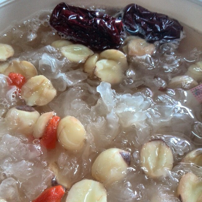 红枣银耳莲子羹