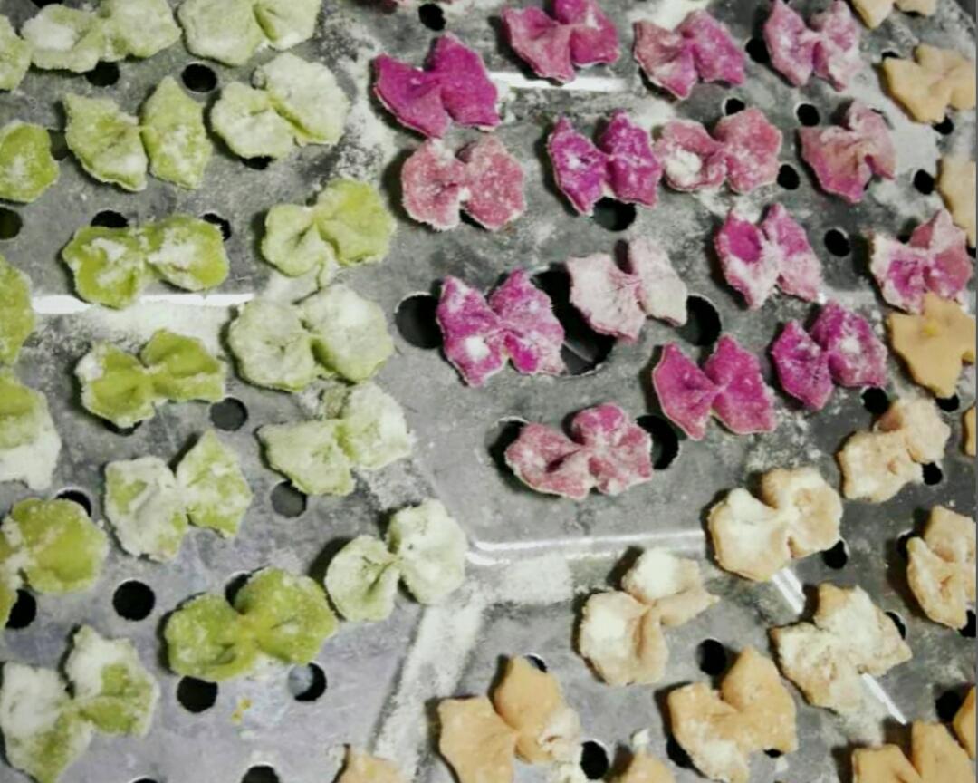 沐妈手工无添加果蔬蝴蝶面片的做法