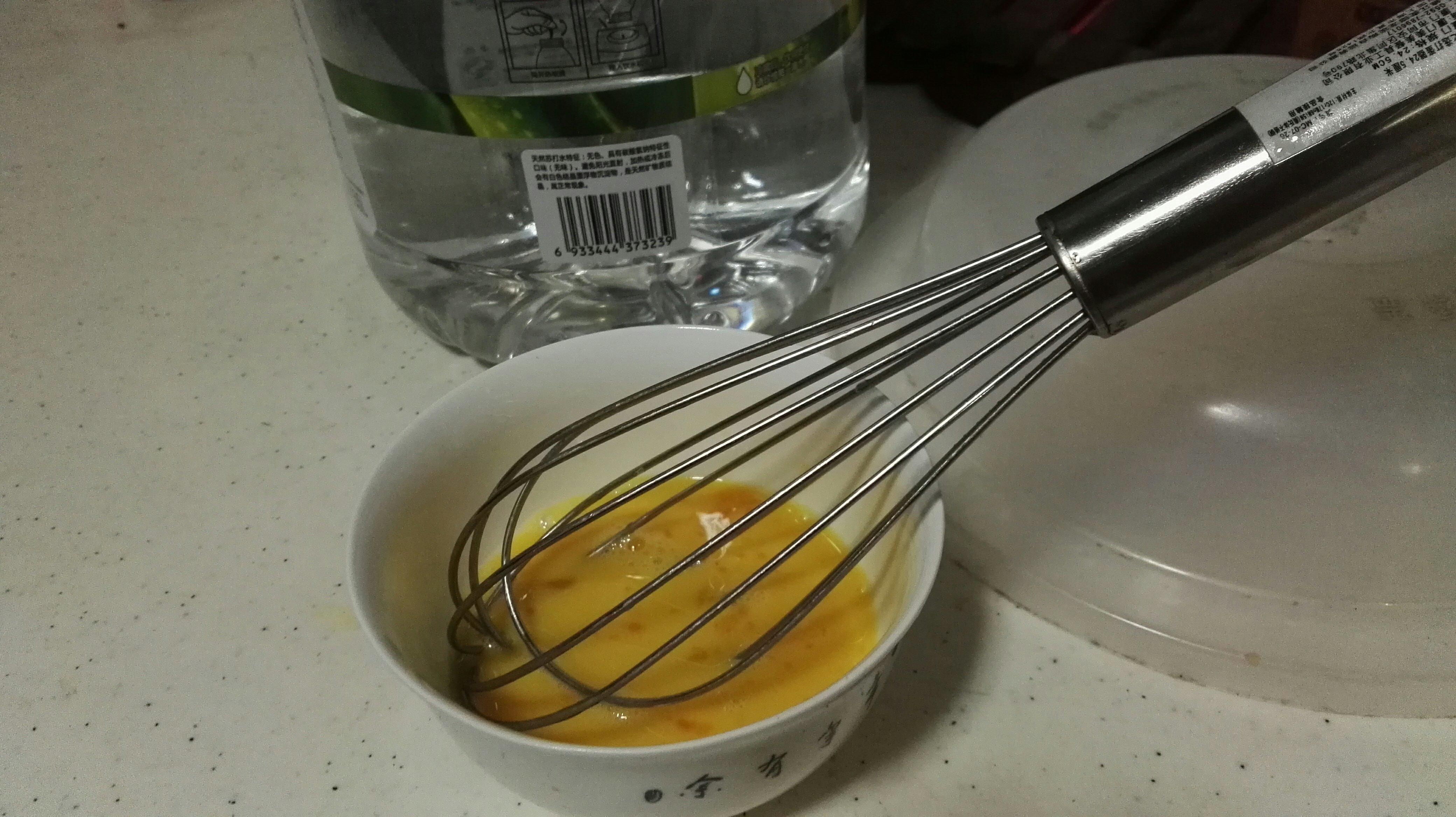芽白炒蛋的做法 步骤2