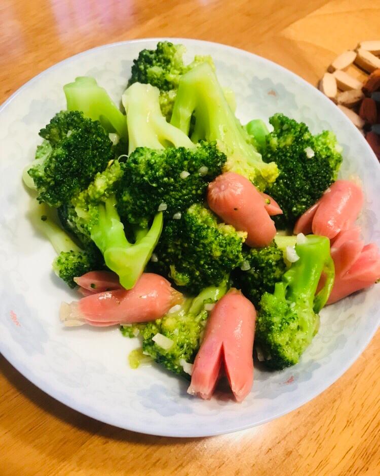 蒜香西兰花炒脆皮肠