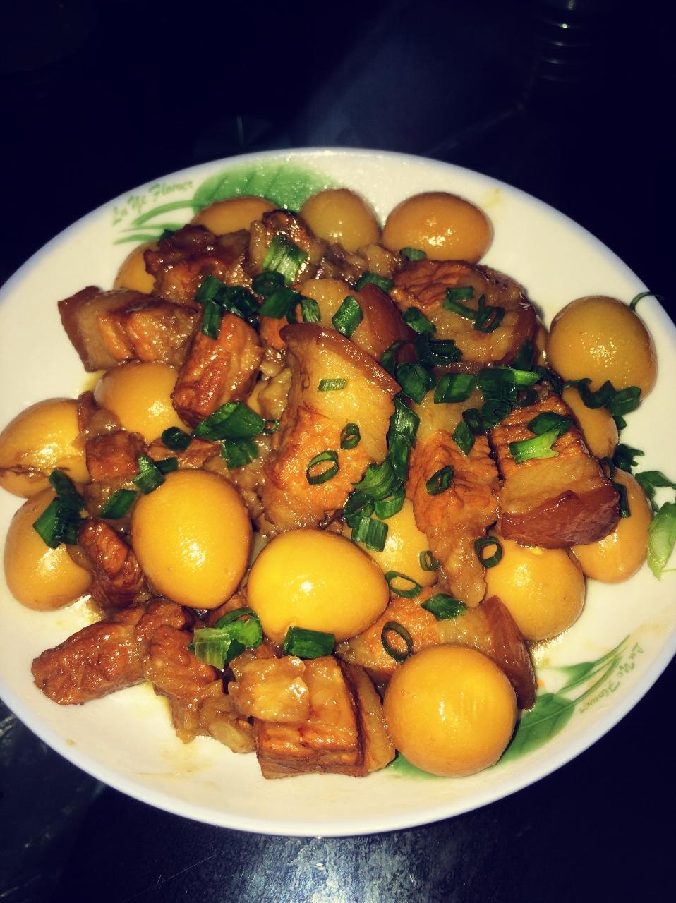 加了鹌鹑蛋后，这盘红烧肉，美味的逆天啦——鹌鹑蛋烧肉（孔瑶食谱）