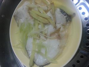 鲜哥的海鲜料理大餐之清蒸银鳕鱼的做法 步骤3