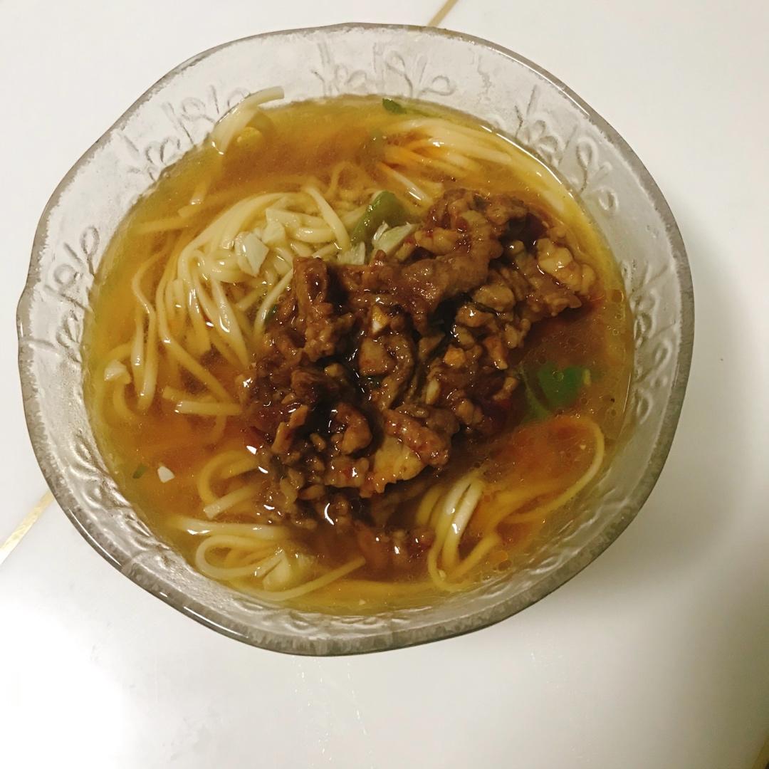 〈肉酱汤面〉，汤都会喝光，欣小厨 😉