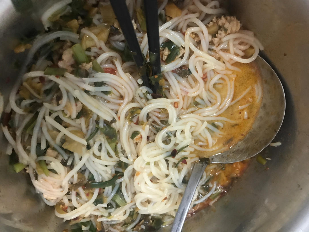 昆明小锅米线（视频在最后）