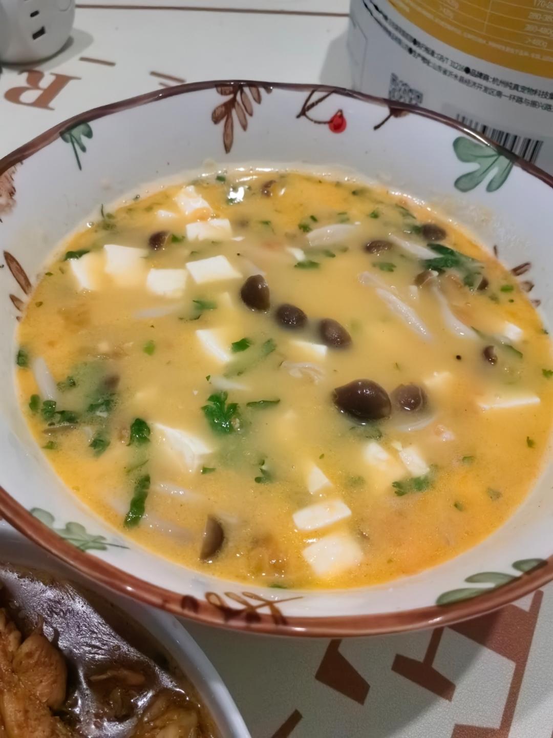 蟹味菇金汤鲜虾豆腐羹