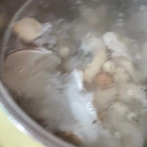 润肺去燥的海底椰无花果猪骨汤的做法 步骤4