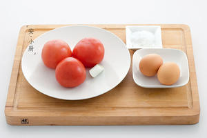 西红柿炒鸡蛋（新手必备）的做法 步骤1