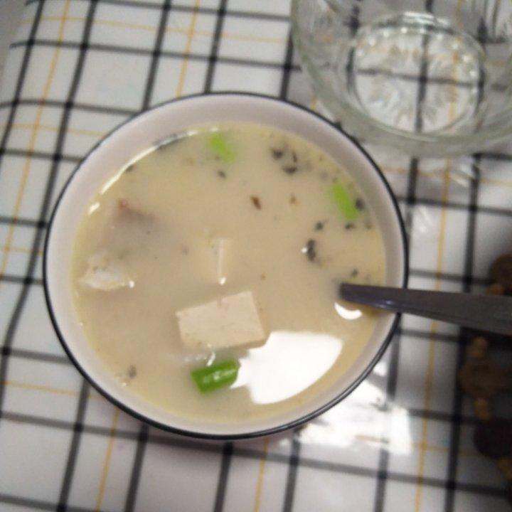 鲫鱼豆腐汤