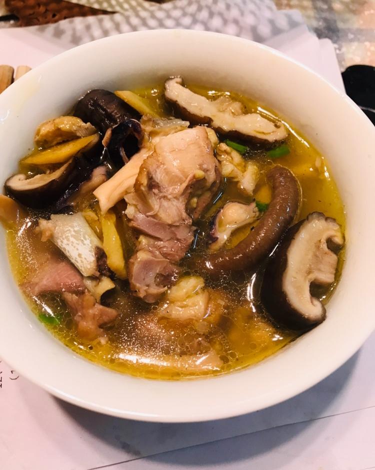 王天佳读万卷书做的墨鱼鸡汤