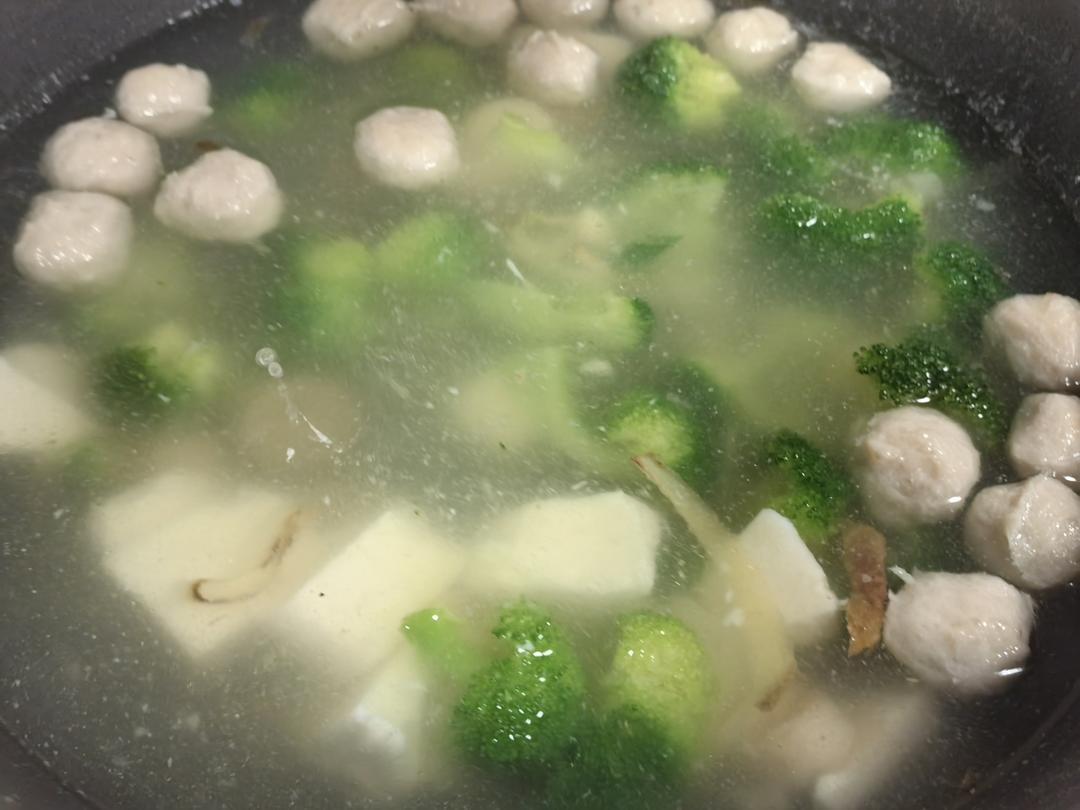 西兰花虾仁豆腐汤