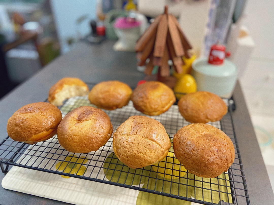 经典面包～酥皮菠萝包！