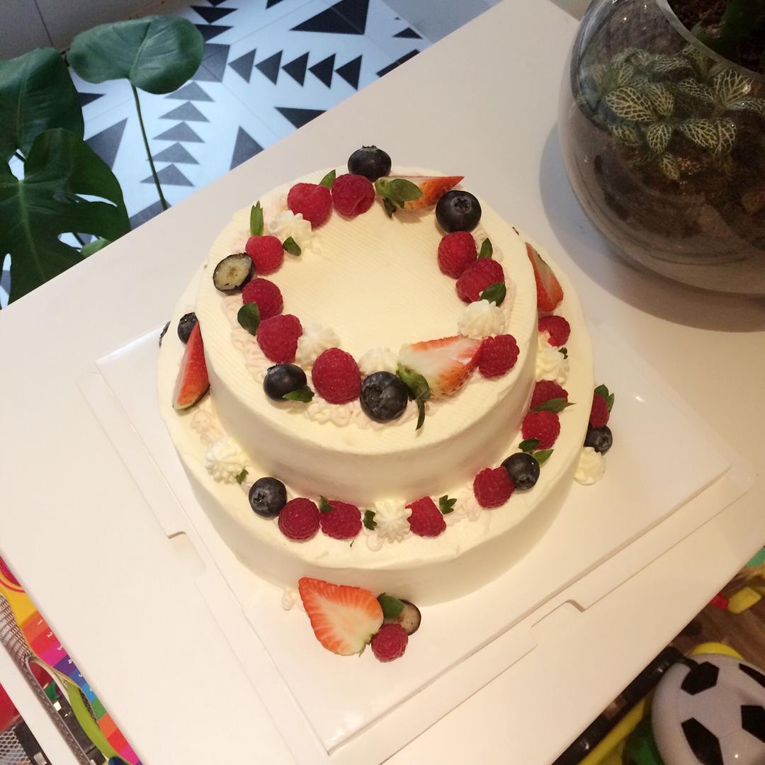 鱼的告白s做的双层草莓蛋糕