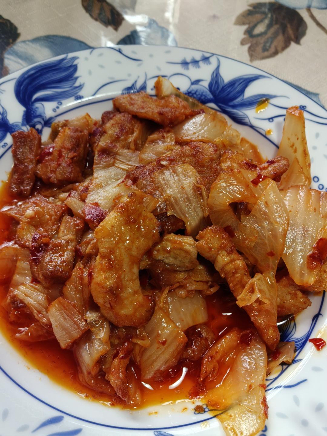 韩式料理：辣白菜炒五花肉
