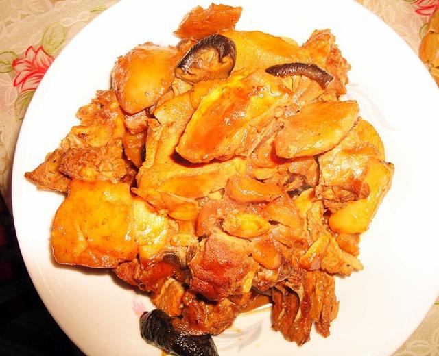土豆香菇烧鸡的做法
