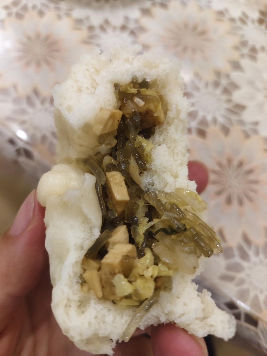白菜豆腐粉丝包子~一次能吃三个的素包子！
