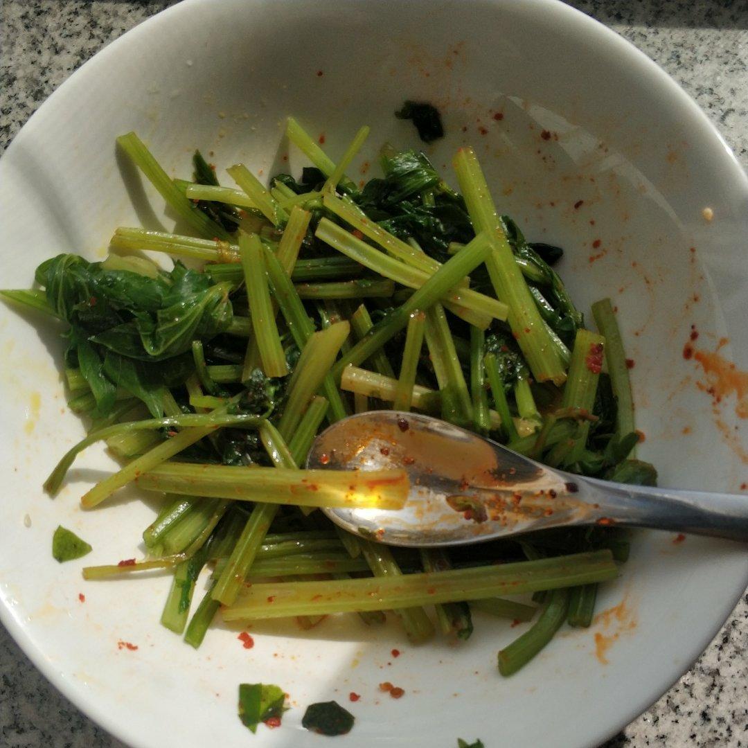芹菜这样做有毒，吃一次爱一次