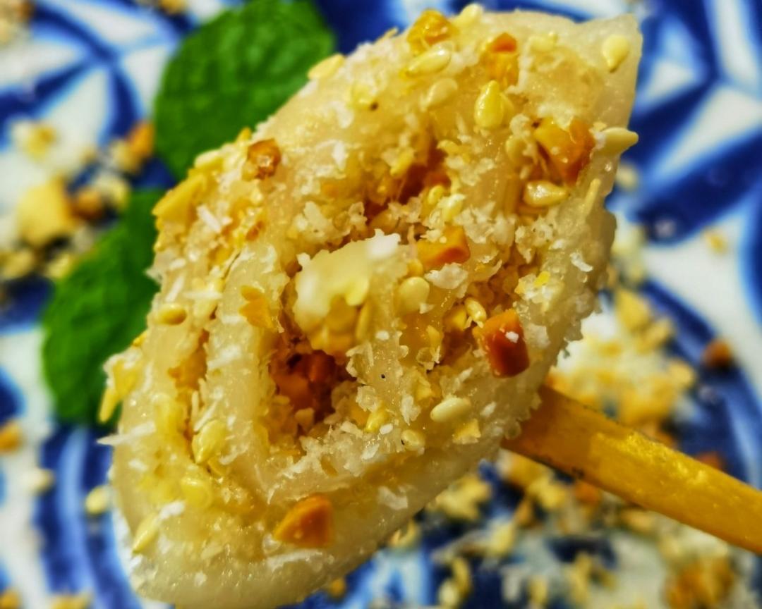 满满的馅料承载浓浓 儿时的回忆--椰蓉花生芝麻薄撑的做法