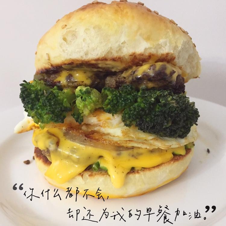 正宗的麦当劳双吉牛肉汉堡