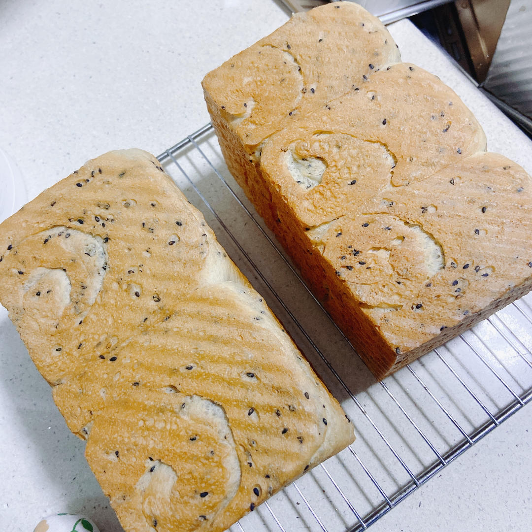 黑芝麻奶酪吐司