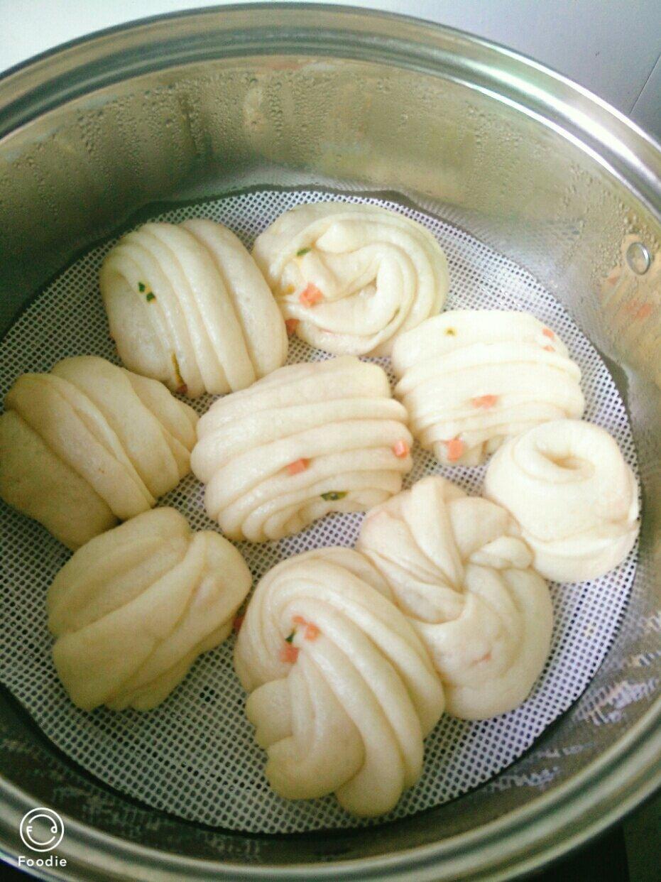 最好吃的火腿葱香花卷—附让葱不变黄的小窍门