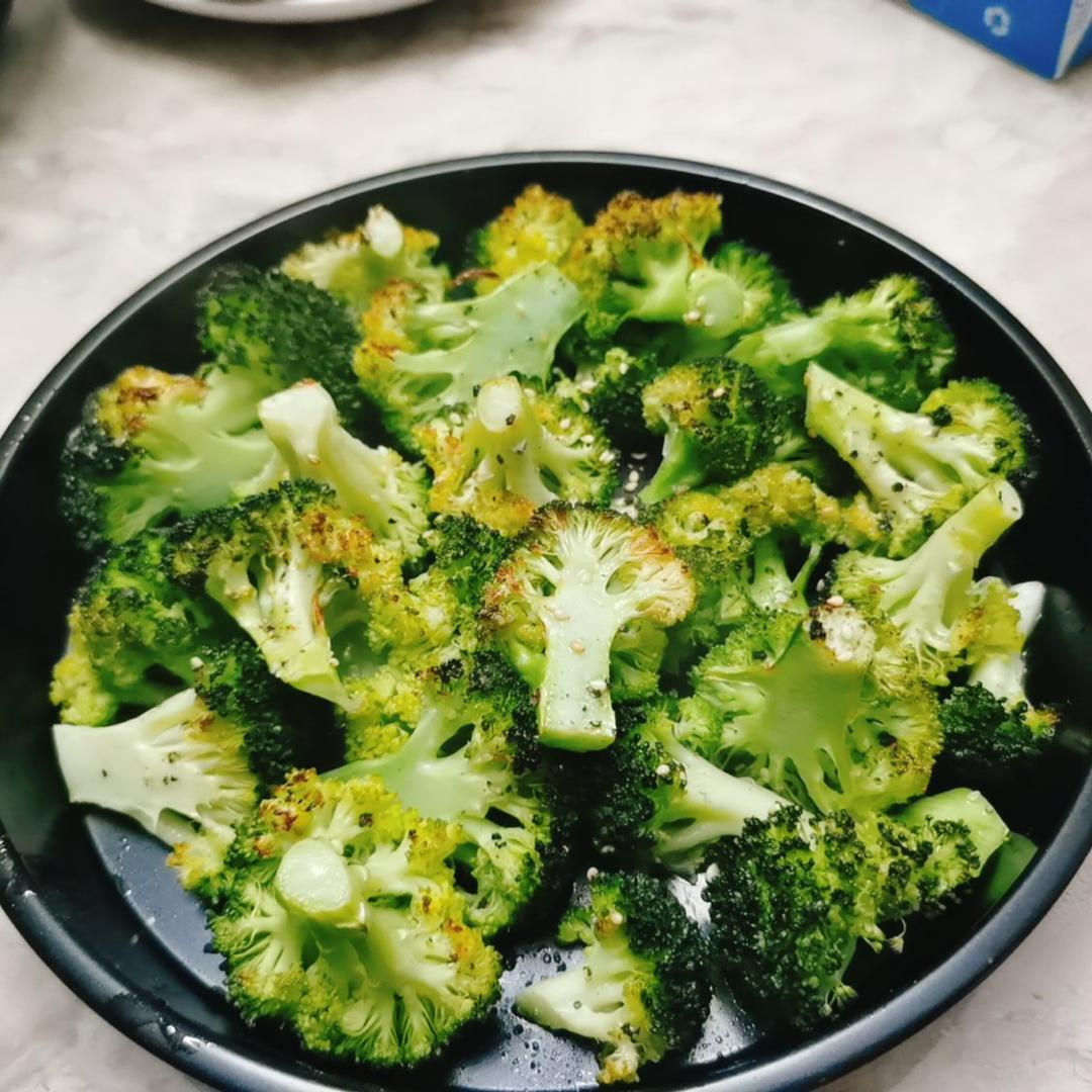 高歌gg做的蒜香烤西兰花