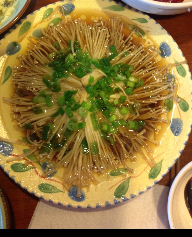 葱油金针菇——10分钟快手菜，你绝对不能错过的美味~
