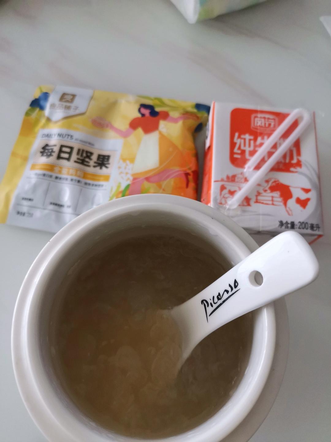 炖盅～牛奶燕窝