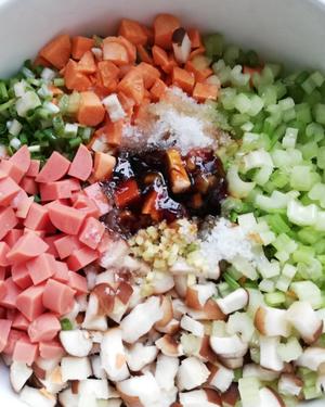 香菇火腿芹菜素饺子的做法 步骤4