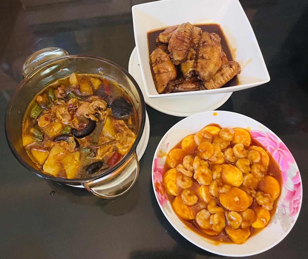 极简茄汁虾仁豆腐煲