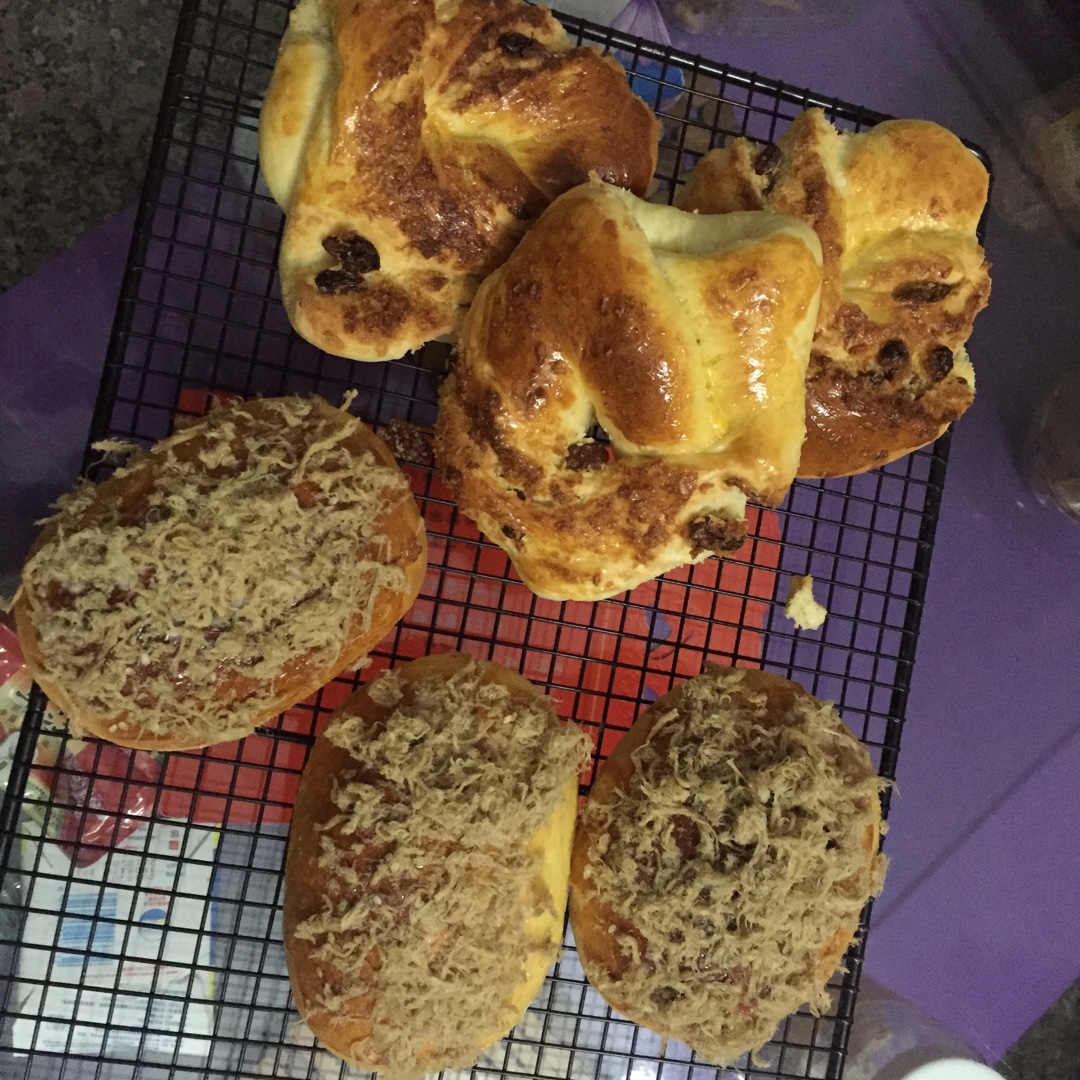 里松外松肉松面包