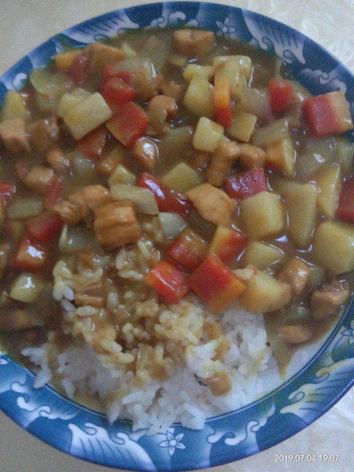 土豆咖喱鸡肉饭