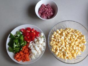玉米青红椒炒肉丁的做法 步骤1
