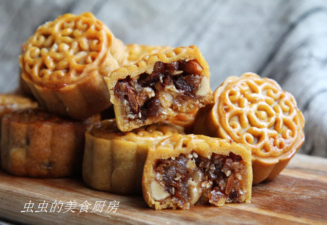 月饼系列：传统五仁叉烧月饼