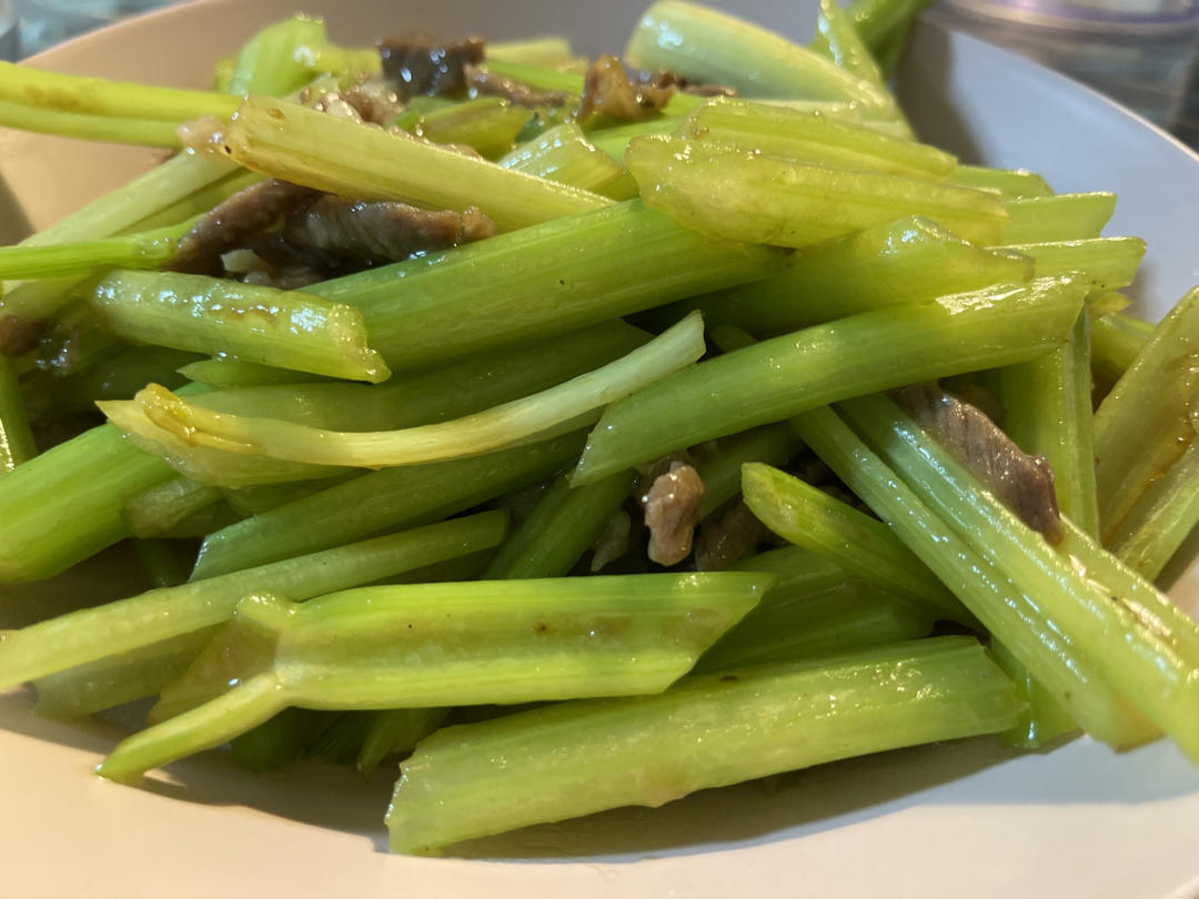 芹菜炒肉