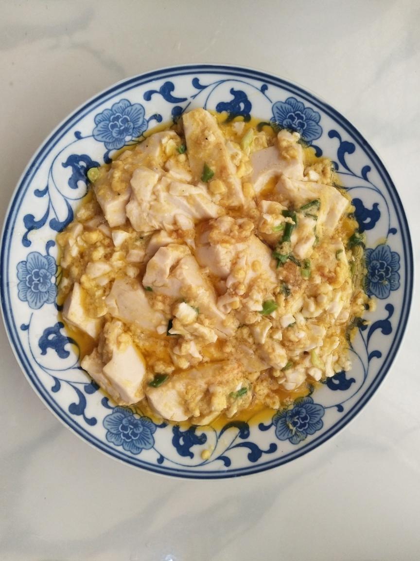 蟹黄豆腐（其实是咸鸭蛋黄）