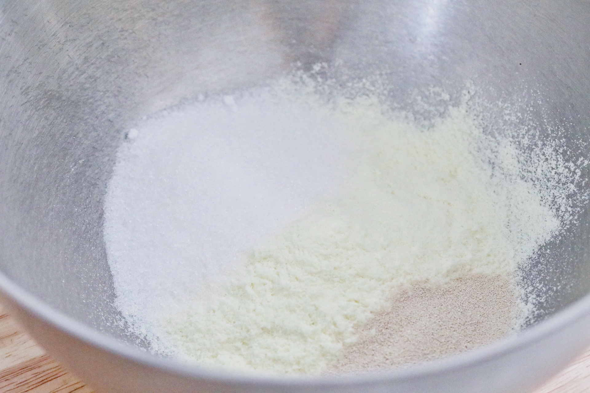 奶香玉米红枣中式发糕的做法 步骤3
