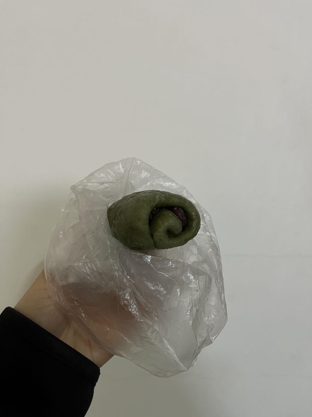 暖宫散寒，最适合女性吃的艾草红豆卷，及艾草汁的保存方法。