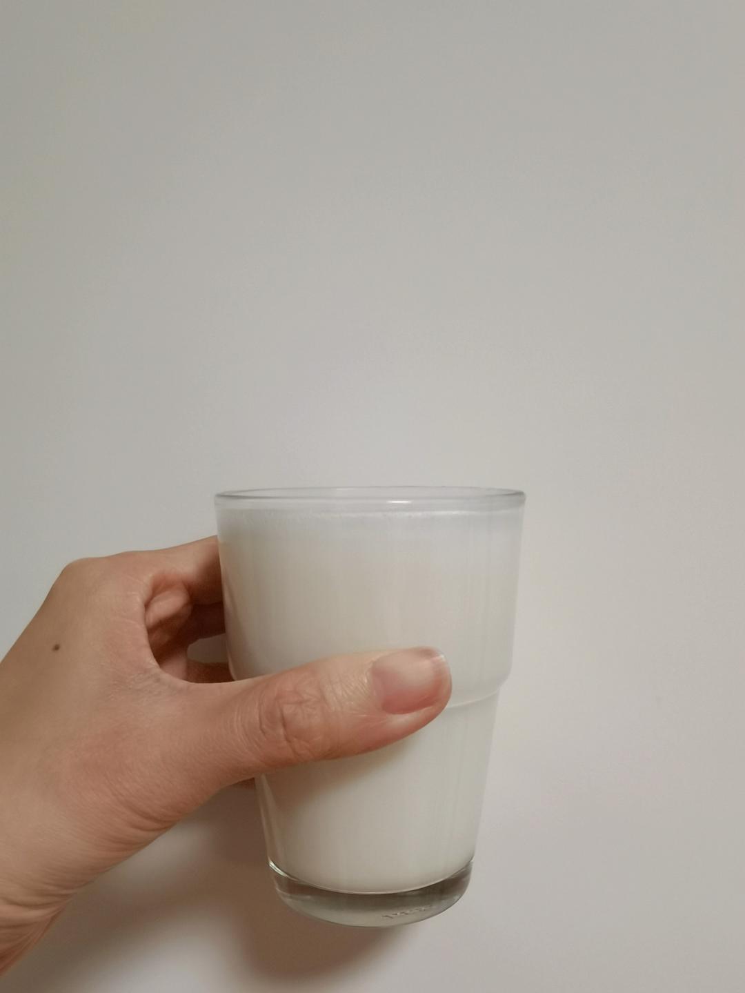 简单美味的自制椰奶，椰青喝完再利用(附取椰肉技巧)