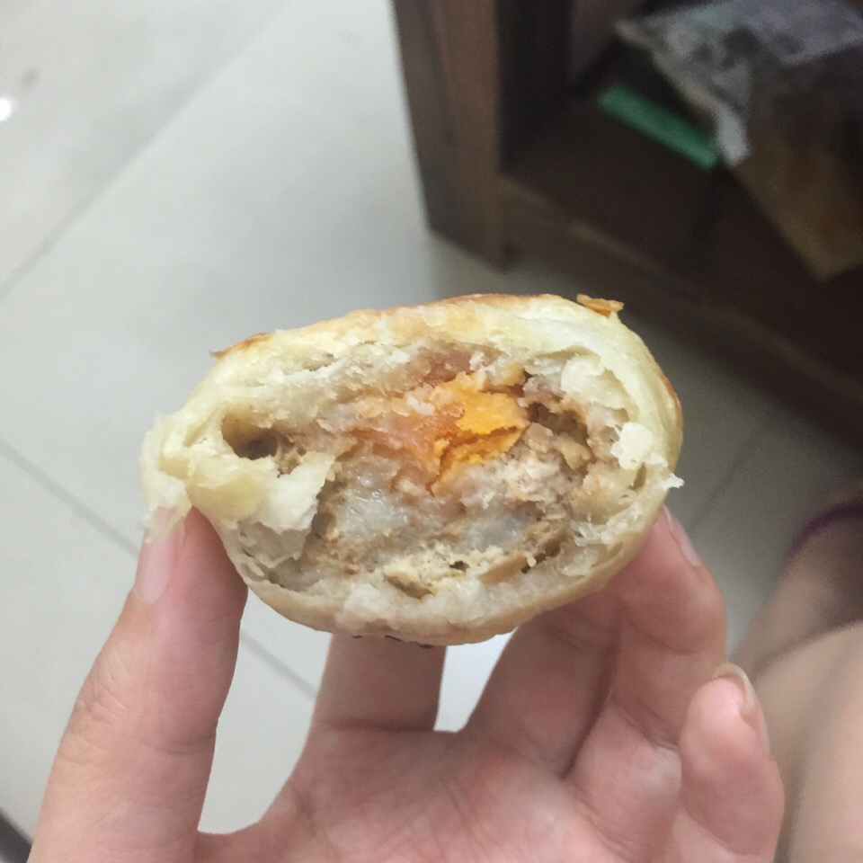 梅菜鲜肉蛋黄酥月饼