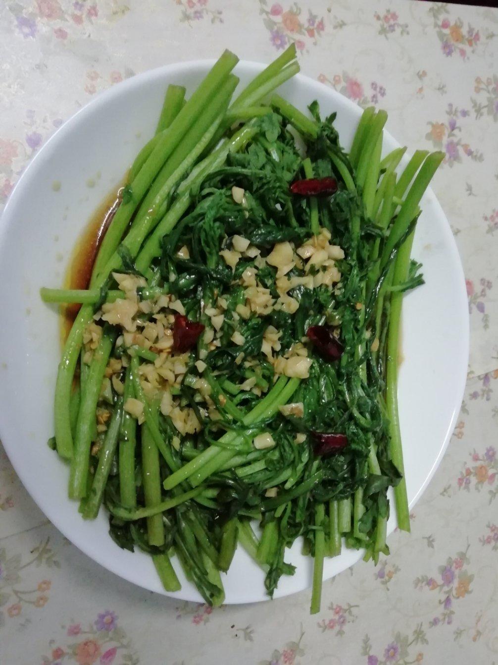 清炒茼蒿