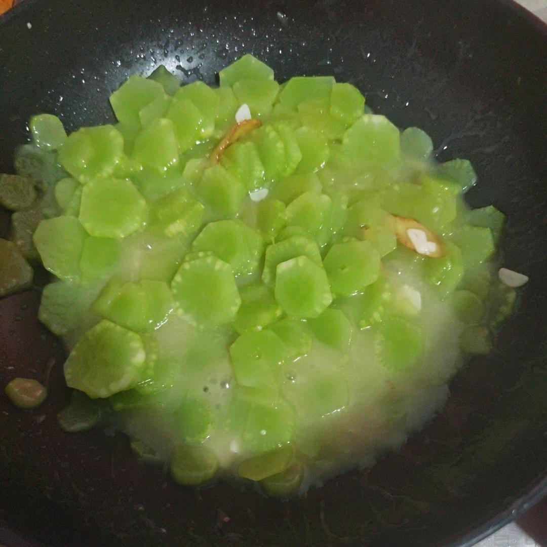 清炒莴笋