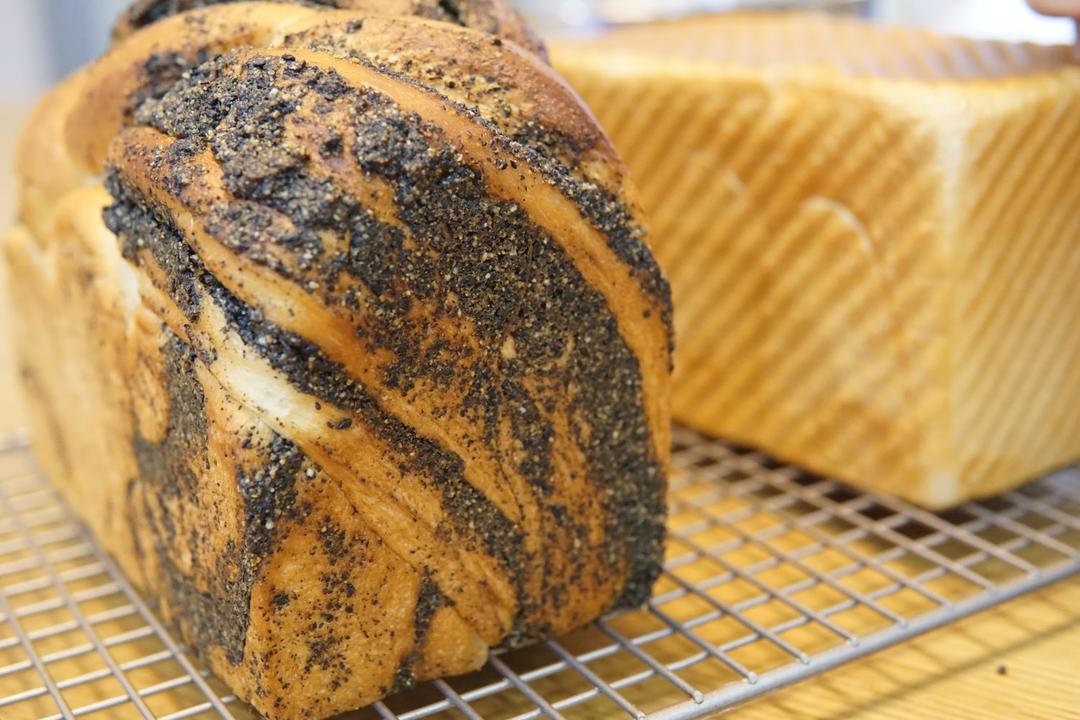 料多多系列--黑芝麻奶酥小吐司