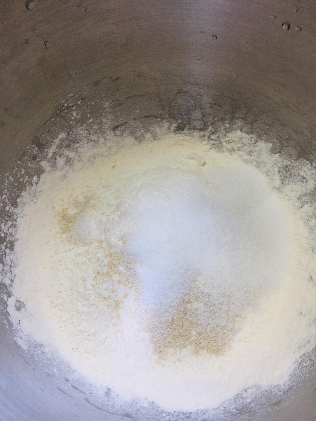 纯奶手撕吐司的做法 步骤1