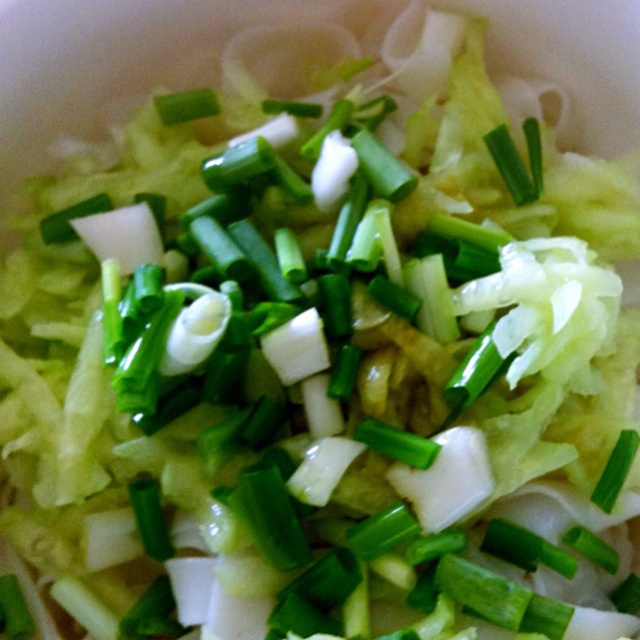 葱爆面—就是汪涵在天天向上里面做的那个啦