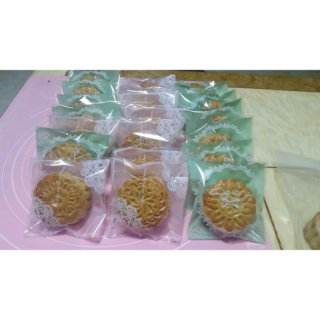 广式月饼—蛋黄莲蓉月饼