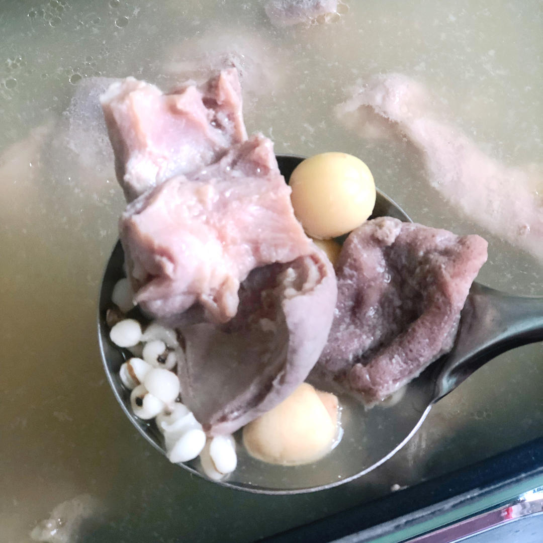 夏季养生必备美白清热养胃肚片汤    （ 附猪肚洗后绝对无异味小妙招）