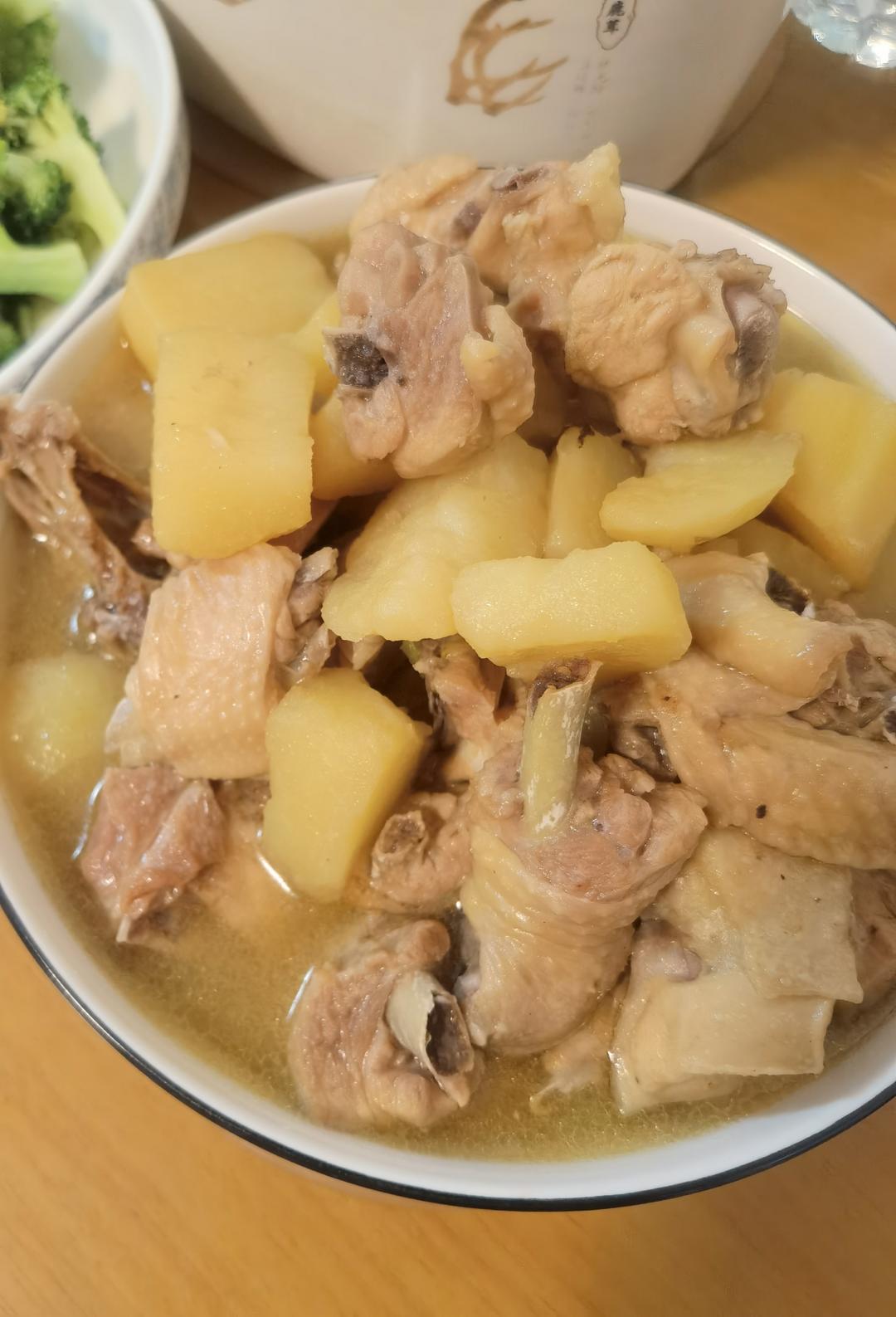 土豆炖鸡块