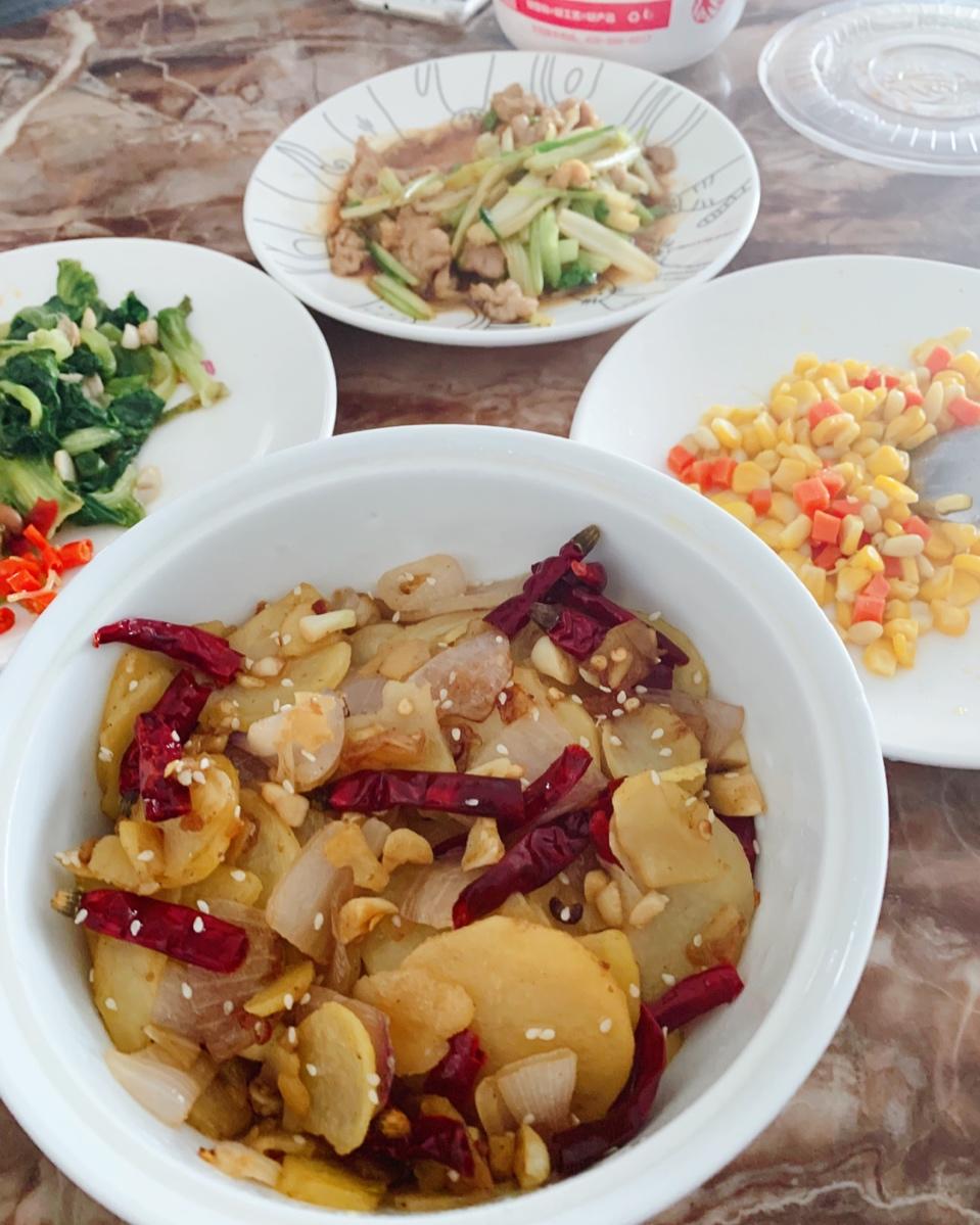 边吃边流泪的「孜然土豆片」