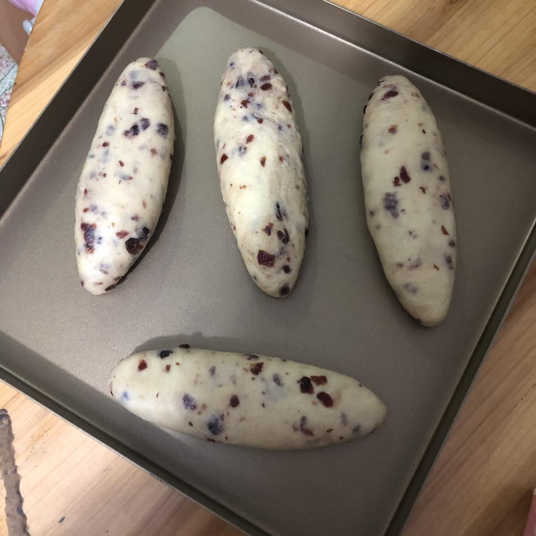 奶酪馅儿蔓越莓面包