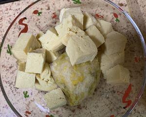 酸菜冻豆腐汤的做法 步骤1